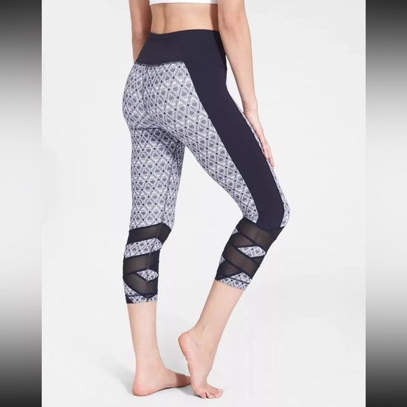 Athleta Print Mantra Capri with Mesh Details Leggings size XS - Picture 2 of 8